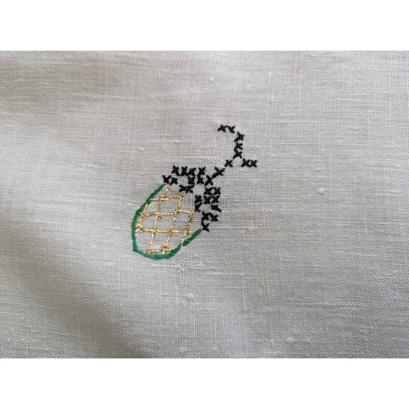 Vintage Linen Hand Embroidered Crocheted edge square tablecloth & napkins 33x34" - Picture 8 of 11